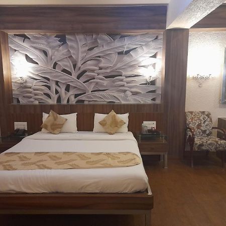 Hotel Mayur By Wb Inn Ulhasznagar Kültér fotó
