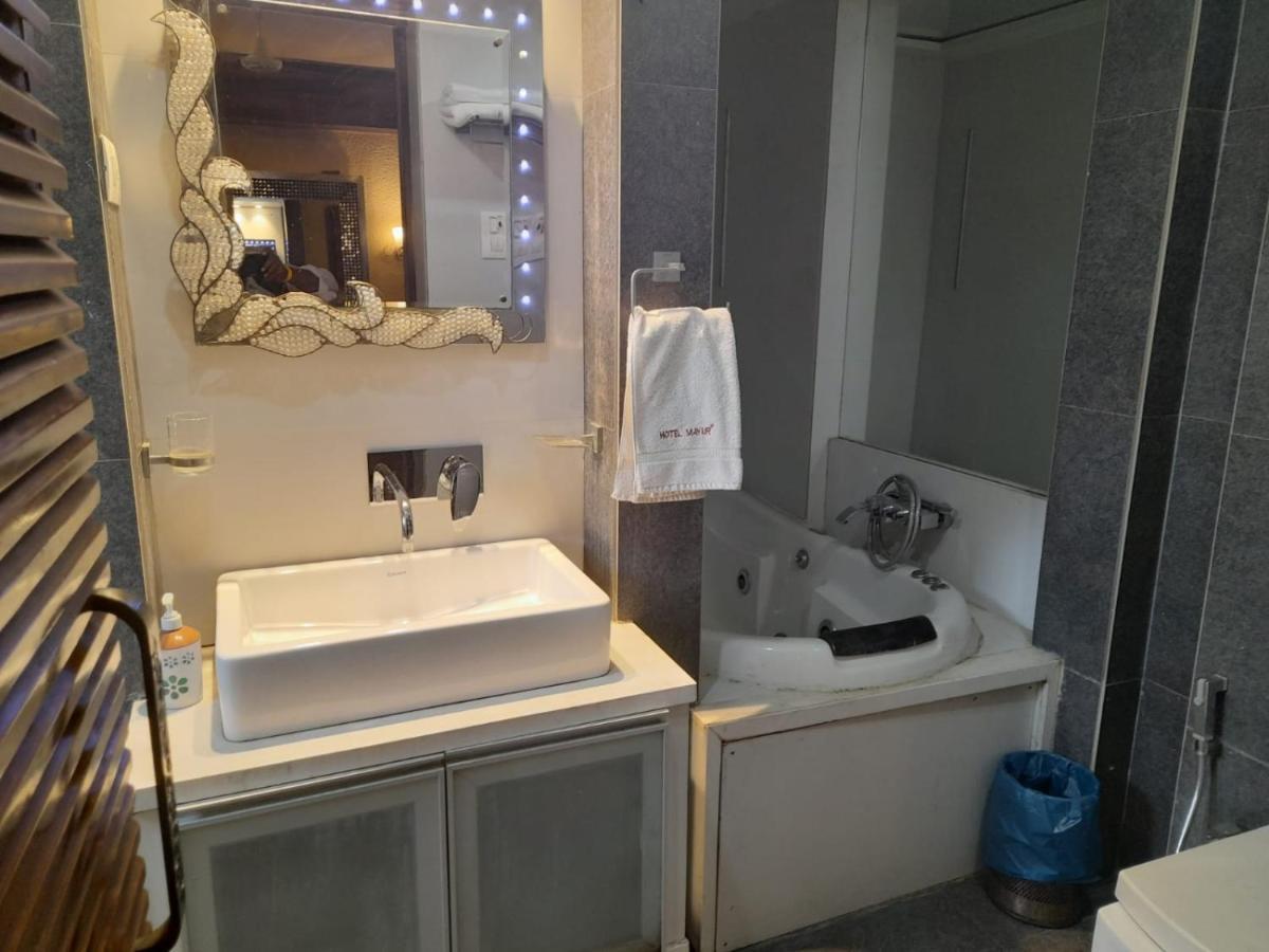 Hotel Mayur By Wb Inn Ulhasznagar Kültér fotó