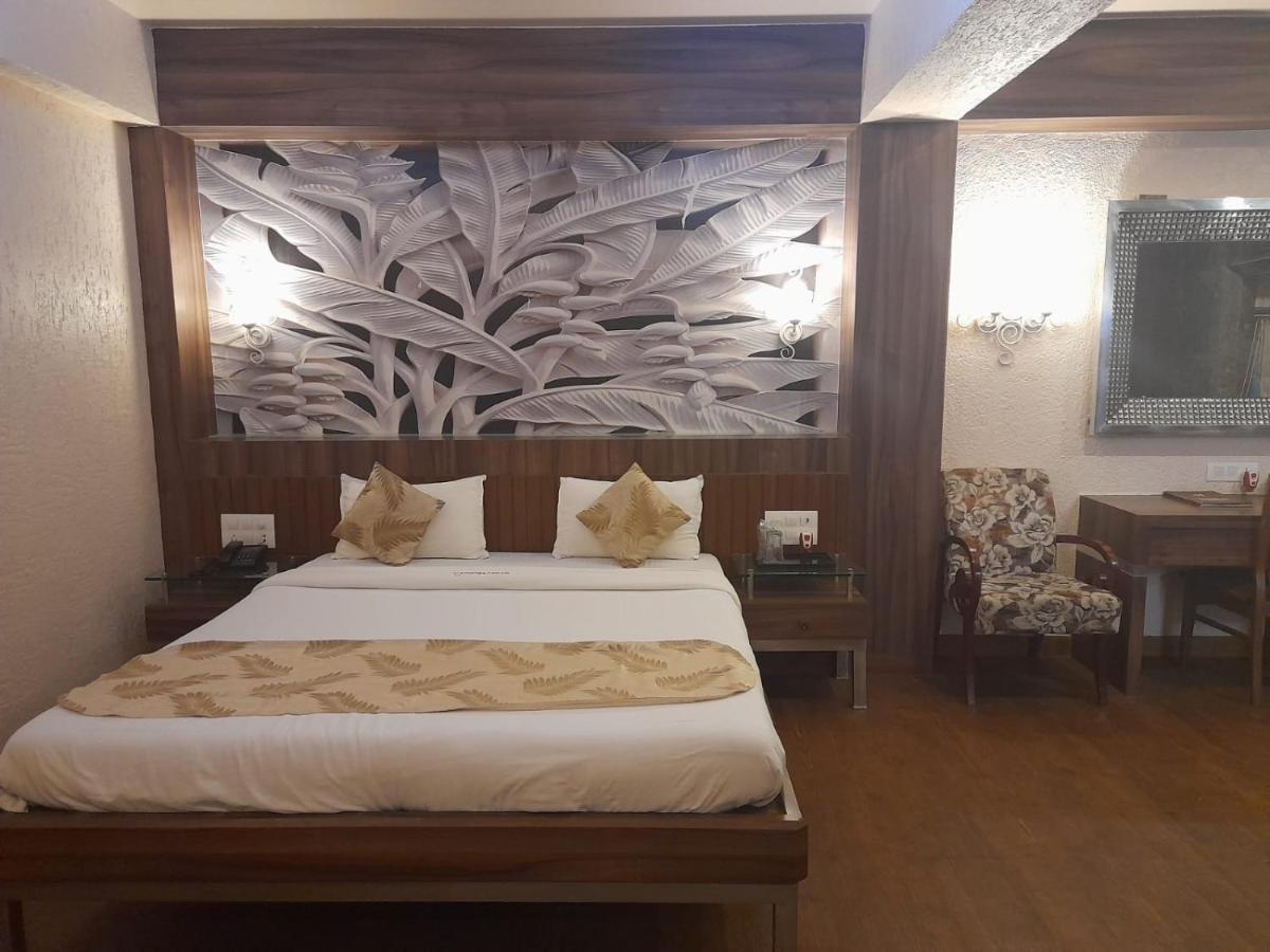 Hotel Mayur By Wb Inn Ulhasznagar Kültér fotó